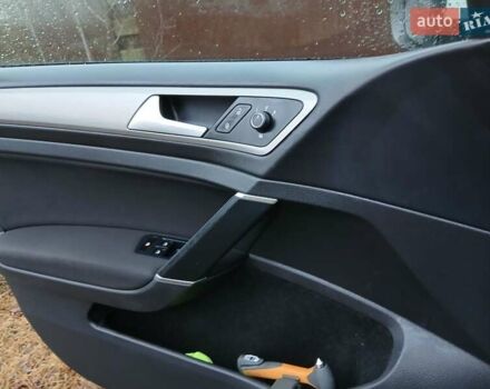 Белый Фольксваген Гольф, объемом двигателя 1.6 л и пробегом 208 тыс. км за 10000 $, фото 6 на Automoto.ua