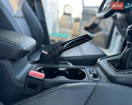 Белый Фольксваген Гольф, объемом двигателя 1.97 л и пробегом 177 тыс. км за 11800 $, фото 83 на Automoto.ua