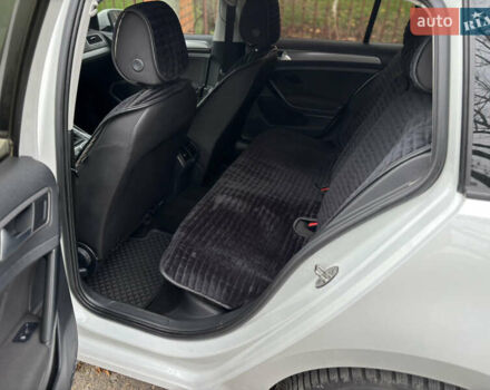 Білий Фольксваген Гольф, об'ємом двигуна 1.6 л та пробігом 220 тис. км за 11000 $, фото 7 на Automoto.ua