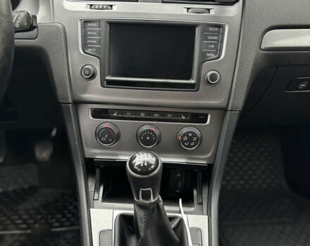 Білий Фольксваген Гольф, об'ємом двигуна 1.6 л та пробігом 220 тис. км за 11000 $, фото 9 на Automoto.ua