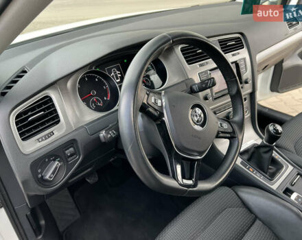 Білий Фольксваген Гольф, об'ємом двигуна 2 л та пробігом 207 тис. км за 13500 $, фото 40 на Automoto.ua