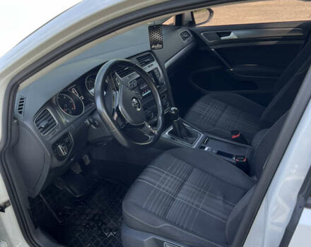 Білий Фольксваген Гольф, об'ємом двигуна 1.6 л та пробігом 294 тис. км за 10300 $, фото 16 на Automoto.ua