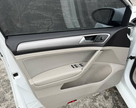 Белый Фольксваген Гольф, объемом двигателя 1.97 л и пробегом 184 тыс. км за 11500 $, фото 7 на Automoto.ua