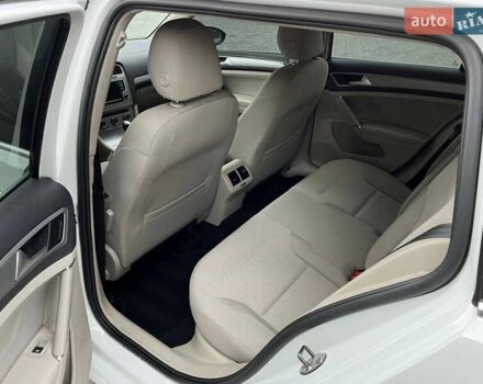 Фольксваген Гольф 2015 в Днепре (Днепропетровске) на Automoto.ua Белый Фольксваген Гольф, объемом двигателя 1.97 л и пробегом 197 тыс. км за 12900 $, фото 9 на Automoto.ua