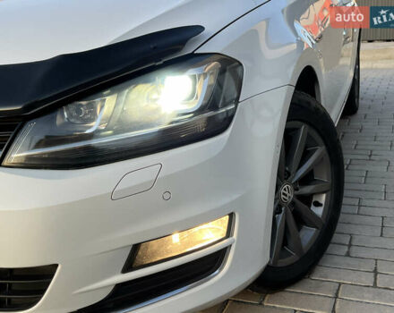 Белый Фольксваген Гольф, объемом двигателя 1.6 л и пробегом 241 тыс. км за 11600 $, фото 3 на Automoto.ua