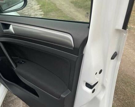 Белый Фольксваген Гольф, объемом двигателя 1.6 л и пробегом 240 тыс. км за 10600 $, фото 5 на Automoto.ua