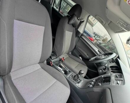 Белый Фольксваген Гольф, объемом двигателя 1.6 л и пробегом 260 тыс. км за 9650 $, фото 6 на Automoto.ua