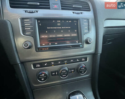 Белый Фольксваген Гольф, объемом двигателя 1.6 л и пробегом 241 тыс. км за 11600 $, фото 76 на Automoto.ua