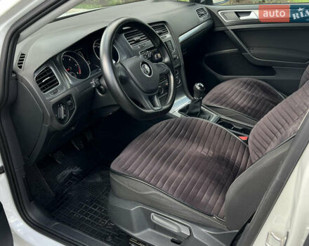 Білий Фольксваген Гольф, об'ємом двигуна 1.6 л та пробігом 195 тис. км за 11799 $, фото 14 на Automoto.ua