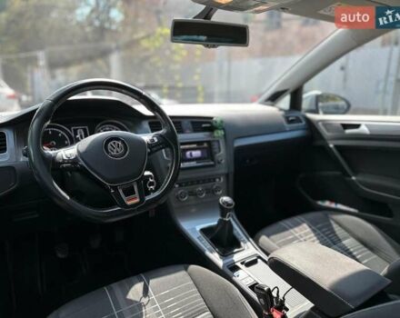 Білий Фольксваген Гольф, об'ємом двигуна 1.6 л та пробігом 262 тис. км за 10480 $, фото 12 на Automoto.ua