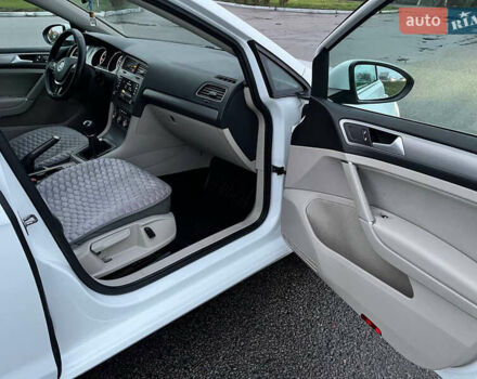 Белый Фольксваген Гольф, объемом двигателя 1.97 л и пробегом 208 тыс. км за 10600 $, фото 41 на Automoto.ua