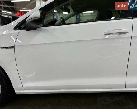 Белый Фольксваген Гольф, объемом двигателя 1.6 л и пробегом 285 тыс. км за 10800 $, фото 8 на Automoto.ua