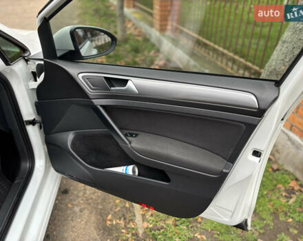 Білий Фольксваген Гольф, об'ємом двигуна 1.6 л та пробігом 220 тис. км за 11000 $, фото 23 на Automoto.ua