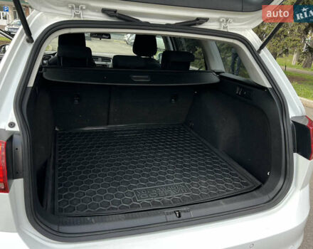 Білий Фольксваген Гольф, об'ємом двигуна 1.6 л та пробігом 195 тис. км за 11799 $, фото 10 на Automoto.ua