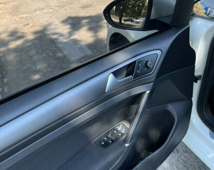 Білий Фольксваген Гольф, об'ємом двигуна 1.6 л та пробігом 290 тис. км за 10500 $, фото 18 на Automoto.ua