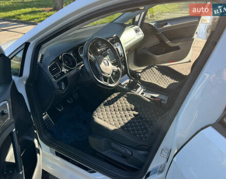 Белый Фольксваген Гольф, объемом двигателя 1.6 л и пробегом 238 тыс. км за 15000 $, фото 31 на Automoto.ua