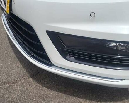 Белый Фольксваген Гольф, объемом двигателя 1.6 л и пробегом 198 тыс. км за 12000 $, фото 5 на Automoto.ua