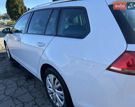 Белый Фольксваген Гольф, объемом двигателя 1.6 л и пробегом 238 тыс. км за 15000 $, фото 24 на Automoto.ua