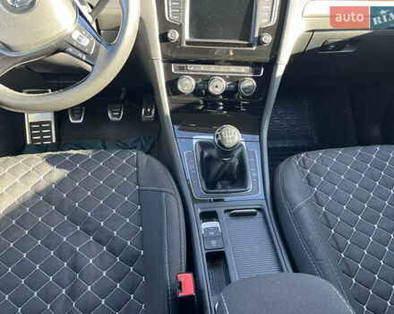 Белый Фольксваген Гольф, объемом двигателя 1.6 л и пробегом 238 тыс. км за 15000 $, фото 18 на Automoto.ua