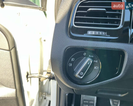 Белый Фольксваген Гольф, объемом двигателя 1.6 л и пробегом 238 тыс. км за 15000 $, фото 68 на Automoto.ua