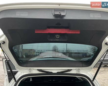 Белый Фольксваген Гольф, объемом двигателя 1.6 л и пробегом 280 тыс. км за 11500 $, фото 51 на Automoto.ua