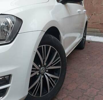 Белый Фольксваген Гольф, объемом двигателя 1.6 л и пробегом 225 тыс. км за 11800 $, фото 3 на Automoto.ua