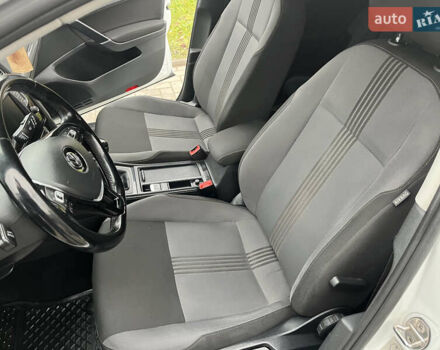 Белый Фольксваген Гольф, объемом двигателя 1.6 л и пробегом 280 тыс. км за 11500 $, фото 25 на Automoto.ua