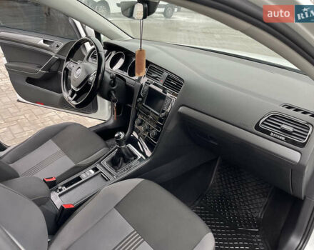 Белый Фольксваген Гольф, объемом двигателя 1.6 л и пробегом 280 тыс. км за 11500 $, фото 29 на Automoto.ua