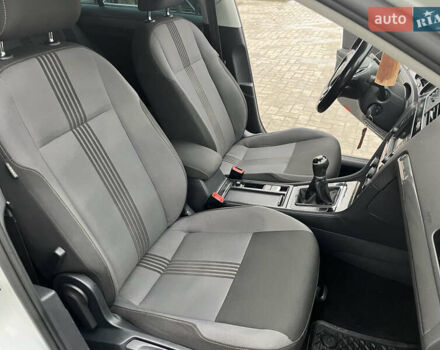 Белый Фольксваген Гольф, объемом двигателя 1.6 л и пробегом 280 тыс. км за 11500 $, фото 31 на Automoto.ua