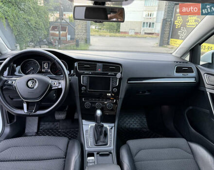 Білий Фольксваген Гольф, об'ємом двигуна 1.6 л та пробігом 270 тис. км за 12100 $, фото 1 на Automoto.ua