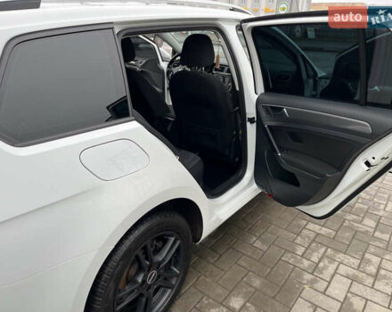 Белый Фольксваген Гольф, объемом двигателя 1.6 л и пробегом 280 тыс. км за 11500 $, фото 35 на Automoto.ua