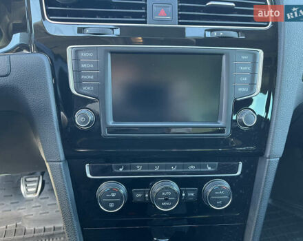 Белый Фольксваген Гольф, объемом двигателя 1.6 л и пробегом 238 тыс. км за 15000 $, фото 5 на Automoto.ua