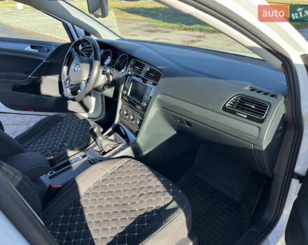 Белый Фольксваген Гольф, объемом двигателя 1.6 л и пробегом 238 тыс. км за 15000 $, фото 35 на Automoto.ua