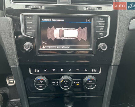 Белый Фольксваген Гольф, объемом двигателя 1.6 л и пробегом 280 тыс. км за 11500 $, фото 47 на Automoto.ua