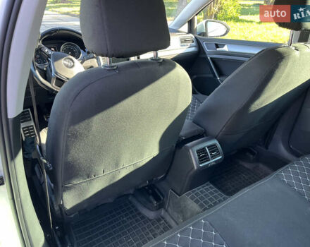 Белый Фольксваген Гольф, объемом двигателя 1.6 л и пробегом 238 тыс. км за 15000 $, фото 23 на Automoto.ua