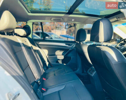 Белый Фольксваген Гольф, объемом двигателя 1.8 л и пробегом 82 тыс. км за 12800 $, фото 7 на Automoto.ua