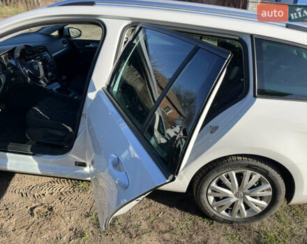 Белый Фольксваген Гольф, объемом двигателя 1.6 л и пробегом 238 тыс. км за 15000 $, фото 1 на Automoto.ua