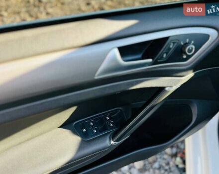 Белый Фольксваген Гольф, объемом двигателя 1.8 л и пробегом 82 тыс. км за 12800 $, фото 11 на Automoto.ua