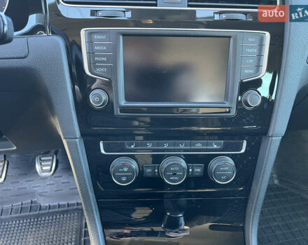 Белый Фольксваген Гольф, объемом двигателя 1.6 л и пробегом 238 тыс. км за 15000 $, фото 71 на Automoto.ua