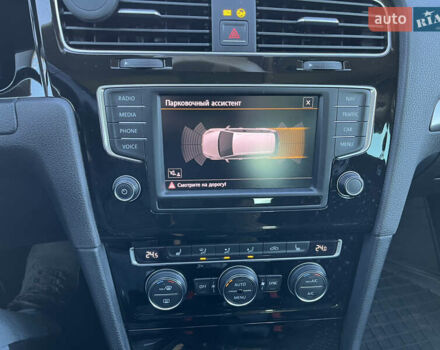 Белый Фольксваген Гольф, объемом двигателя 1.6 л и пробегом 238 тыс. км за 15000 $, фото 44 на Automoto.ua