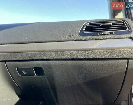 Белый Фольксваген Гольф, объемом двигателя 1.6 л и пробегом 238 тыс. км за 15000 $, фото 27 на Automoto.ua