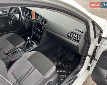 Белый Фольксваген Гольф, объемом двигателя 1.6 л и пробегом 280 тыс. км за 11500 $, фото 28 на Automoto.ua