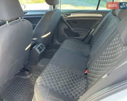 Белый Фольксваген Гольф, объемом двигателя 1.6 л и пробегом 238 тыс. км за 15000 $, фото 67 на Automoto.ua