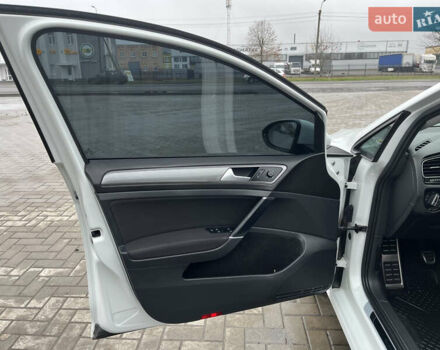 Белый Фольксваген Гольф, объемом двигателя 1.6 л и пробегом 280 тыс. км за 11500 $, фото 23 на Automoto.ua