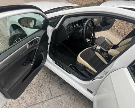 Белый Фольксваген Гольф, объемом двигателя 1.6 л и пробегом 275 тыс. км за 10500 $, фото 5 на Automoto.ua