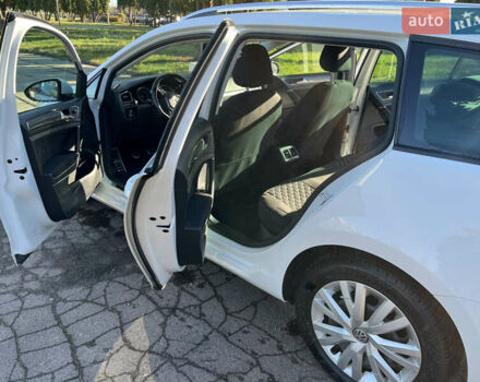 Белый Фольксваген Гольф, объемом двигателя 1.6 л и пробегом 238 тыс. км за 15000 $, фото 33 на Automoto.ua