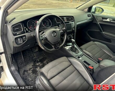 Белый Фольксваген Гольф, объемом двигателя 1.6 л и пробегом 290 тыс. км за 12000 $, фото 8 на Automoto.ua