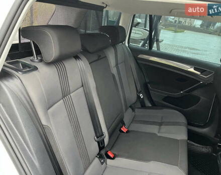 Белый Фольксваген Гольф, объемом двигателя 1.6 л и пробегом 280 тыс. км за 11500 $, фото 38 на Automoto.ua