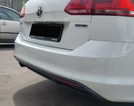 Белый Фольксваген Гольф, объемом двигателя 1.6 л и пробегом 198 тыс. км за 12000 $, фото 4 на Automoto.ua