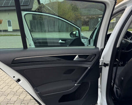 Белый Фольксваген Гольф, объемом двигателя 1.6 л и пробегом 236 тыс. км за 13200 $, фото 26 на Automoto.ua